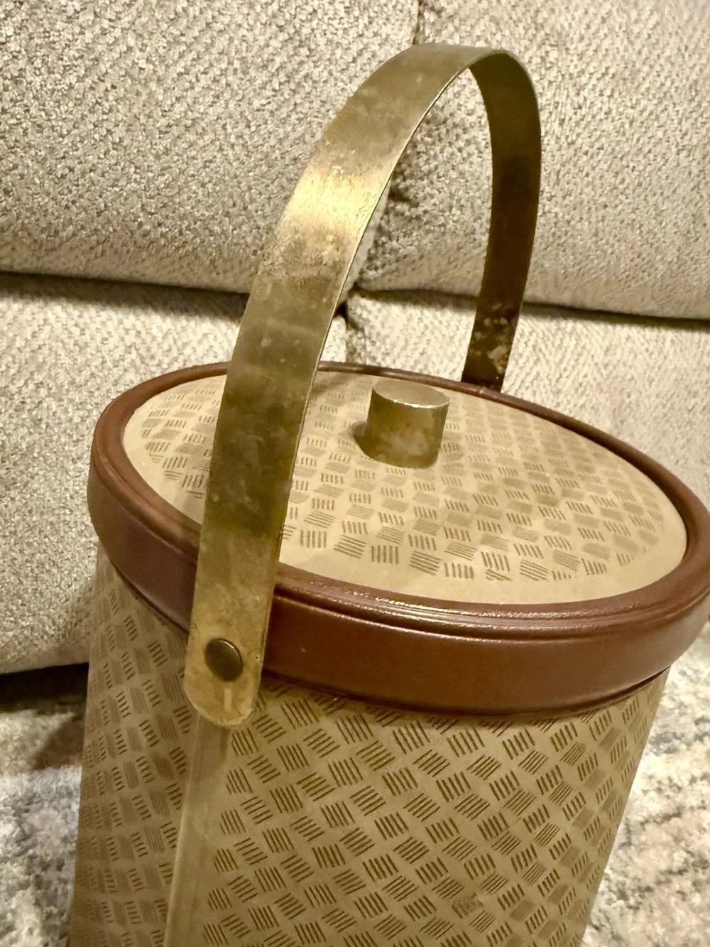 Vintage-Style Brown Patterned Ice Bucket with Brass-toned Lid & Handle